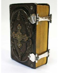 Gebedenboekje (Venlo 1869) met 18e eeuwse zilveren sloten