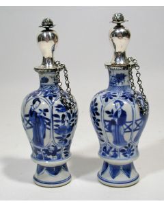 Chinese porseleinen reukwaterflesjes, Kangxi periode, met zilveren monturen