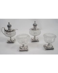 Kristallen peper-, zout-, en mosterdstel met zilveren monturen, 1828 