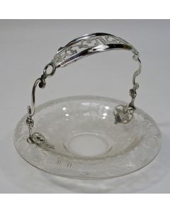 Gegraveerde glazen bonbonschaal met zilveren hengsel, 1866