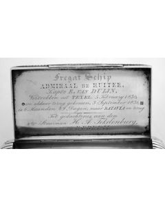 Zilveren tabaksdoos met nautische inscriptie, 1836 