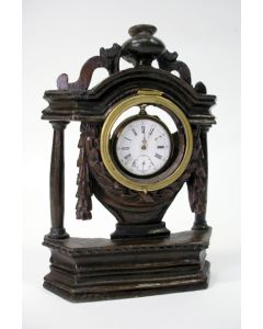 Iepenhouten horlogestandaard, 18e eeuw 