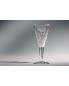 Gegraveerd glas, monogram koning Gustav III van Zweden, 18e eeuw