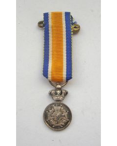 Eremedaille Oranje Nassau in zilver, miniatuur draagmedaille