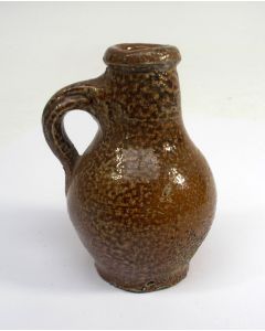 Oorkruikje van  klein formaat, Frechen, 17e eeuw