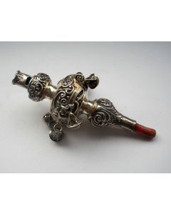 Zilveren rammelaar/rinkelbel, 1906