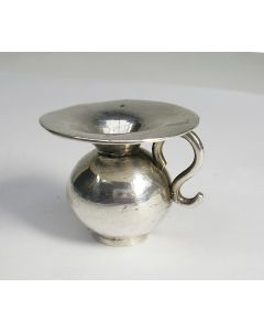 Zilveren miniatuur kwispedoor, Frederik van Strant II, Amsterdam ca. 1730