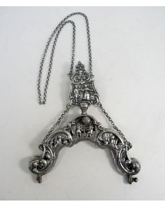 Zilveren tasbeugel met draagschild, 1902