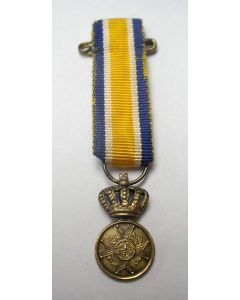 Eremedaille Oranje Nassau in goud, miniatuur