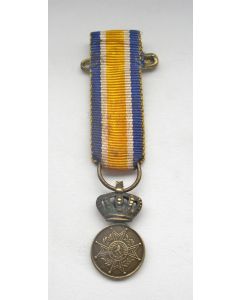 Eremedaille Oranje Nassau in brons, miniatuur draagmedaille