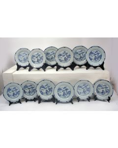 Twaalf Chinese porseleinen borden, Qianlong periode