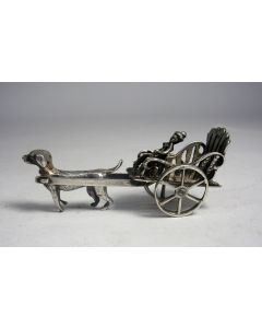 Zilveren miniatuur, hondenkar