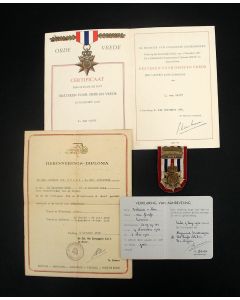 Ereteken van Orde en Vrede met drie gespen, met bijbehorende oorkonde en documenten, 1949