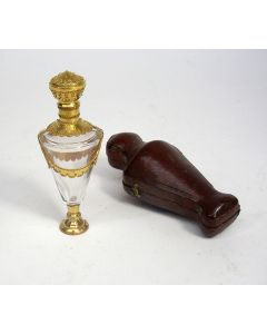 Parfumfles met gouden monturen, in foedraal, 19e eeuw