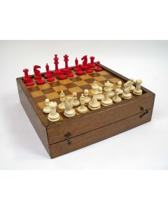 Benen schaakspel met bord, 19e eeuw