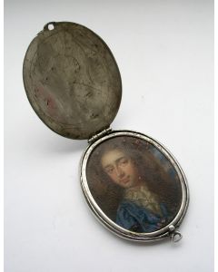 Zilveren medaillon met het portret van een heer, ca. 1700