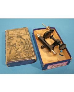 'Ladies new workfastener', garenklem, ca. 1900