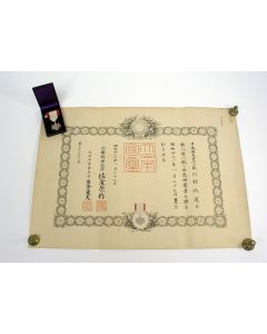 [Japan] Orde van de Rijzende Zon, met oorkonde van postume verlening aan een Japanse militair, 1945