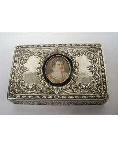 Zilveren snuifdoos met een afbeelding van Napoleon