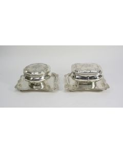 Stel zilveren koektrommels op onderbladen, 1853/1854