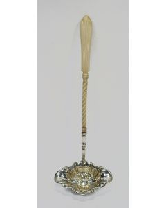 Zilveren bowllepel met ivoren steel, 19e eeuw