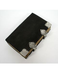 Gebedenboekje (Mechelen 1834) met 18e-eeuwse zilveren sloten en monturen door Paulus van Beugen, Den Bosch.