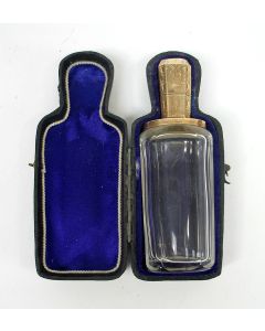 Parfumfles met gouden montuur, in foedraal, 19e eeuw 