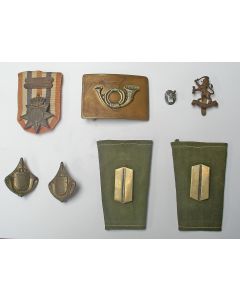 Onderscheiding en uniformemblemen van een Nederlandse militair, actief in Nederlands Indië