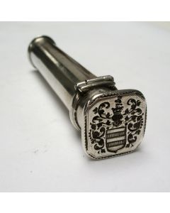 Zilveren knipkoker met familiewapen Noordeloos  en een spiegelmonogram, mogelijk Utrecht, 18e eeuw