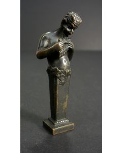 Bronzen lakstempel met fluitspelende Pan, ca. 1900 