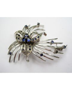 Witgouden design broche met saffiertjes