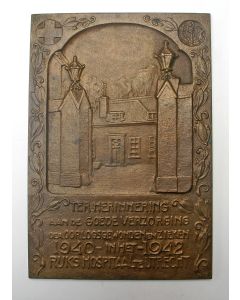 Plaquette ter herdenking aan de verzorging der oorlogsgewonden in het Rijkshospitaal, Utrecht 1940-1942