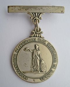 Zilveren draagteken met gravering, Nederlandsche Maatschappij voor Nijverheid en Handel, in 1959 uitgereikt aan D. Leeman, 's Rijksmunt