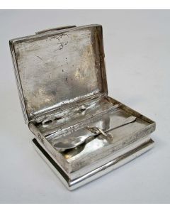Zilveren snuifdoos met snuiflepeltje, Schoonhoven 1788