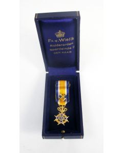 Officier Oranje Nassau, miniatuur draagmedaille in goud