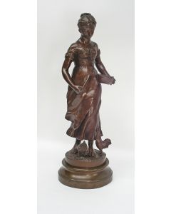 A. Espié, bronzen sculptuur, 'Kippen voeren', 19e eeuw  