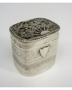 Zilveren lodereindoosje met filigrain deksel, 1850