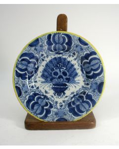 Delfts pauwenstaartbord, 'De Blompot', ca. 1800