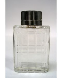 Parfumfles met niëllo zilveren dopje, ca. 1900