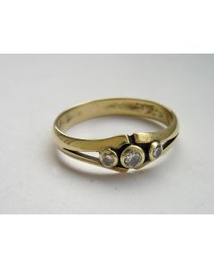 Gouden ring met briljantjes