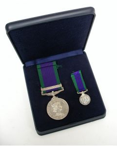 [Engeland] 'Campaign Service Medal with Northern Ireland clasp', op naam gesteld, met miniatuur