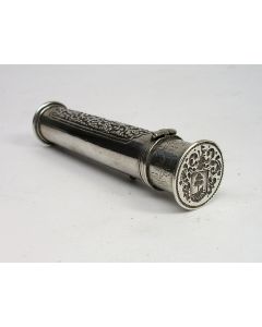 Zilveren knipkoker met familiewapen De Langen, koloniale vervaardiging, 18e eeuw
