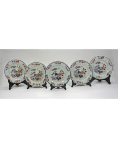 Vijf Chinees Imari borden, 18e eeuw