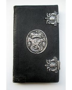 Segrijn bandje met zilverbeslag met het wapen van de Zeven Provinciën, 18e eeuw 