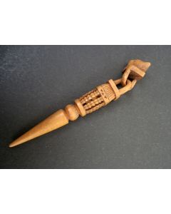 Palmhouten pijpenwroeter met leventje, 19e eeuw