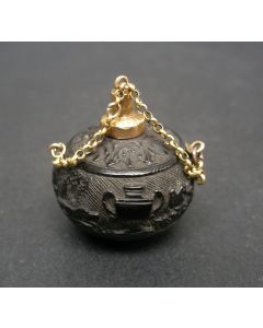 Vinaigrette, coquillanoot met gouden montuur, ca. 1820