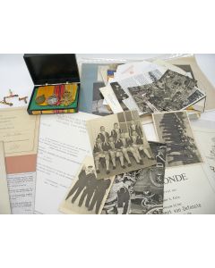 Spang van drie onderscheidingen, met Inhuldigingsmedaille 1948, met bijbehorende oorkondes op naam en uitvoerige persoonlijke documentatie