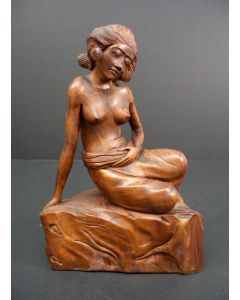Balinees beeld, zittende vrouw, ca. 1950