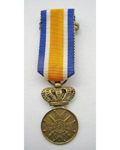 Eremedaille Oranje Nassau in brons met de Zwaarden, miniatuur draagmedaille