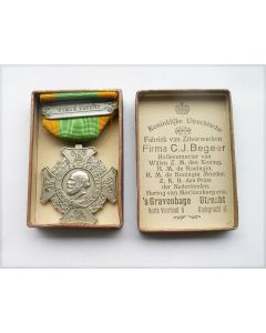 Kruis voor Krijgsverrigtingen met gesp Timor 1911- '17, in doosje van uitgifte